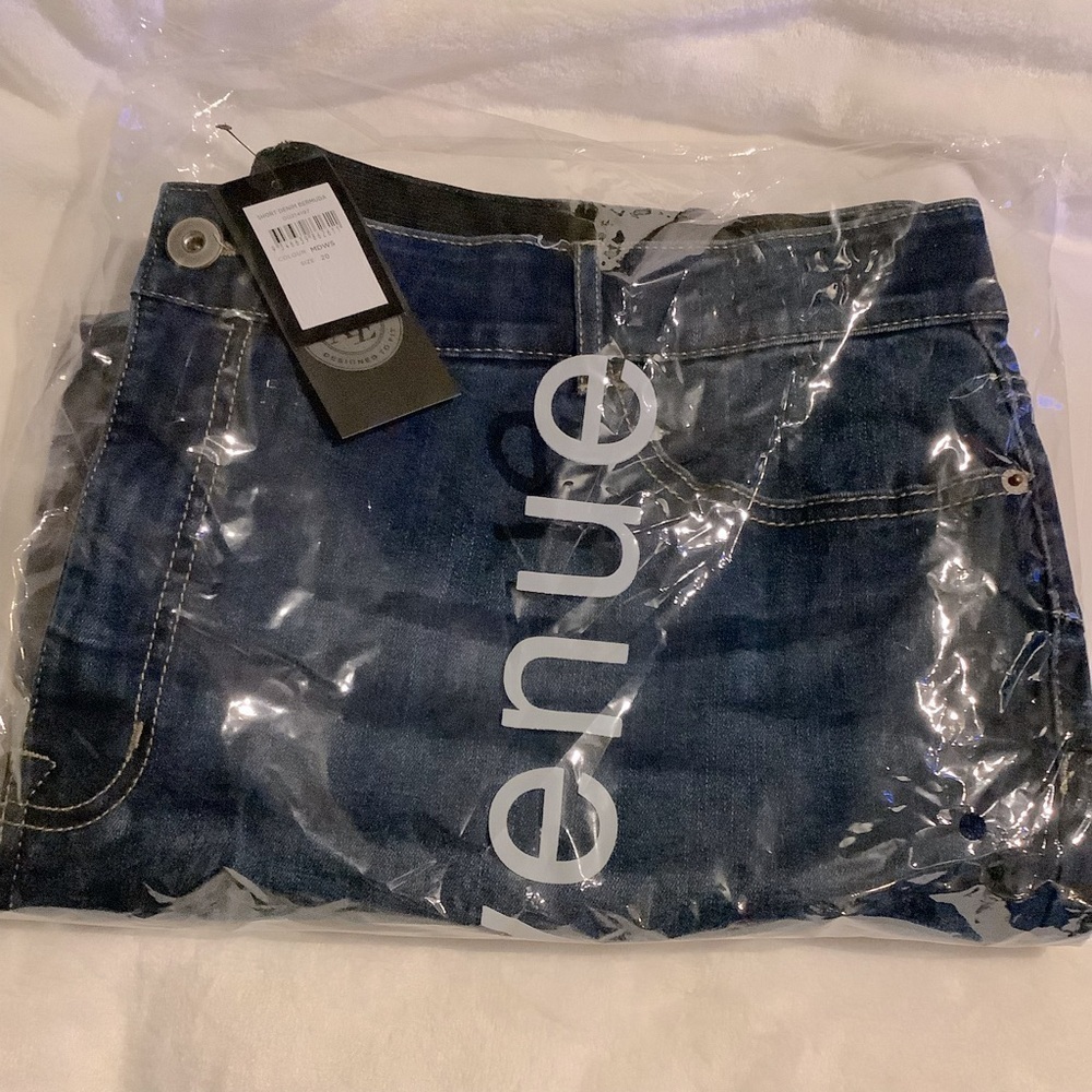 AVENUE 20W Denim Bermuda Short Mid Wash W97.10 - Picture 7 of 8